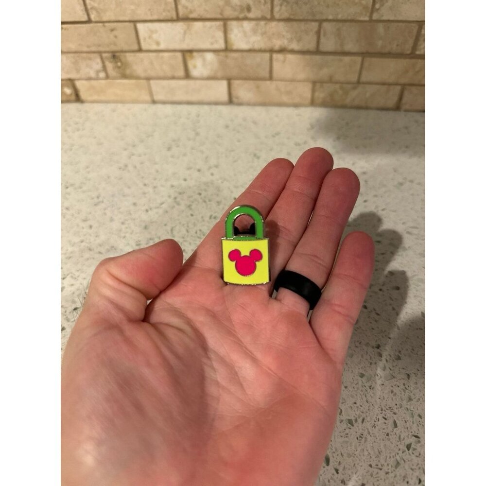 DISNEY MICKEY LOCK PIN 1 1/2”